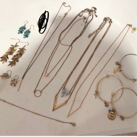 jewelry- FREE BRACELET, earrings, necklaces - Picture 5 of 7